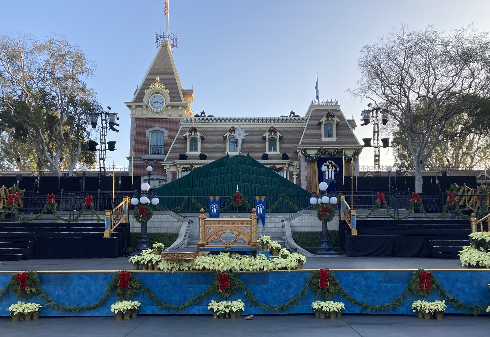 Disneyland Candlelight Processional Dates Announced Social Card
