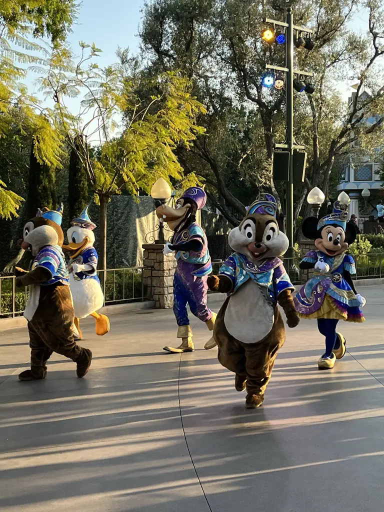 Magic Happens with Minnie Mouse, Goofy and the Gang