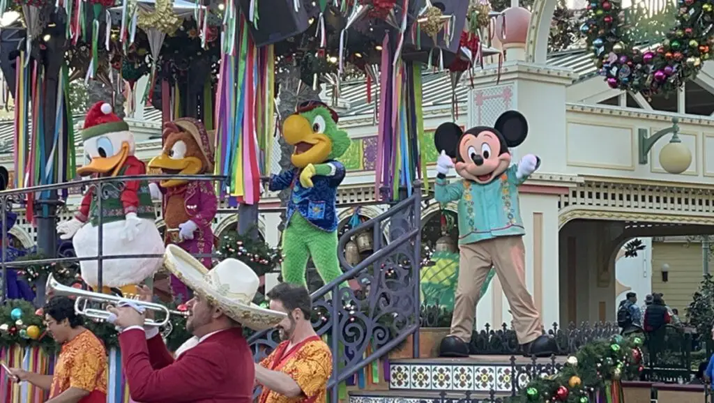 Disney ¡Viva Navidad! street party