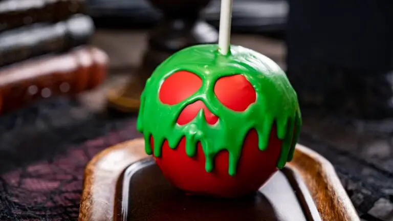 Disneyland 2024 Halloween Foodie Guide Candy Apple