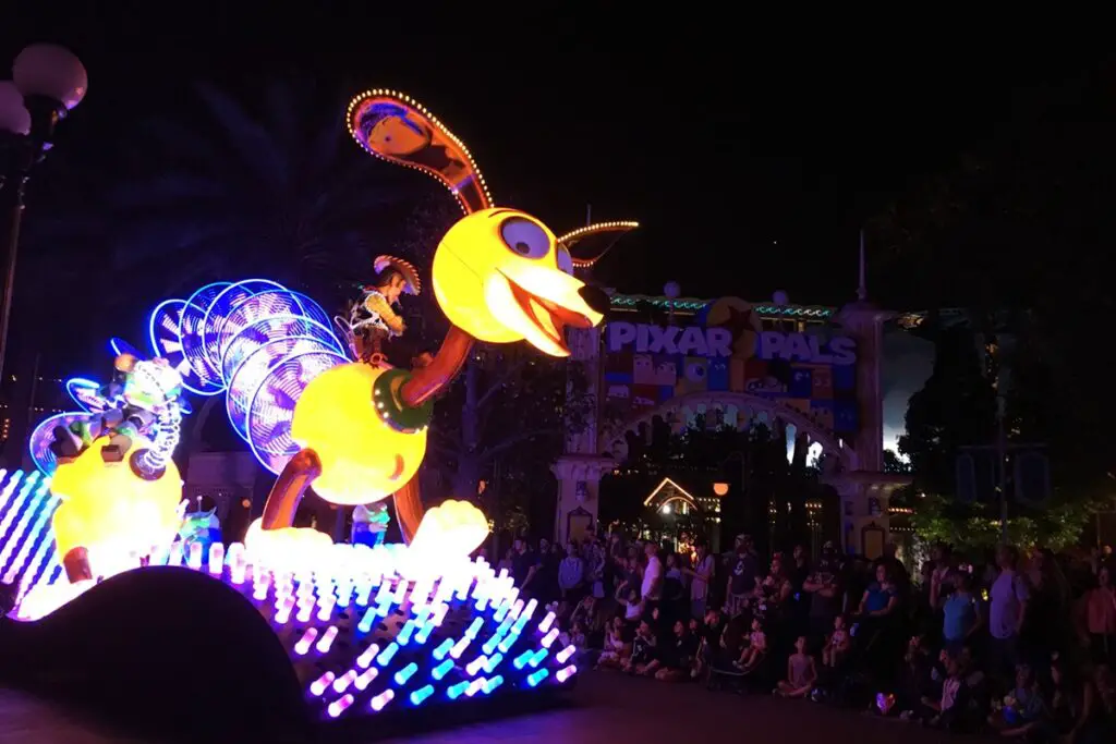 Disneyland Paint the Night Parade - Slinky Dog