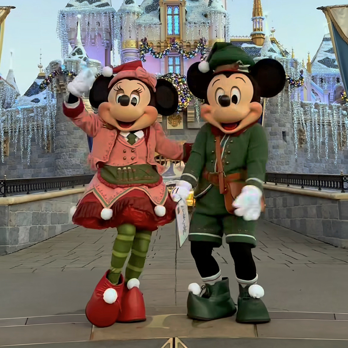 Mickey & Minnie Mouse Holiday Outfits at Disneyland | Disney Mouseketeer
