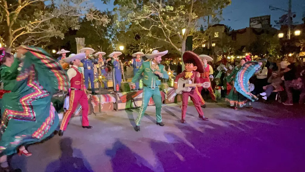 A Musical Christmas with Mariachi Alegría de Disneyland & Miguel!