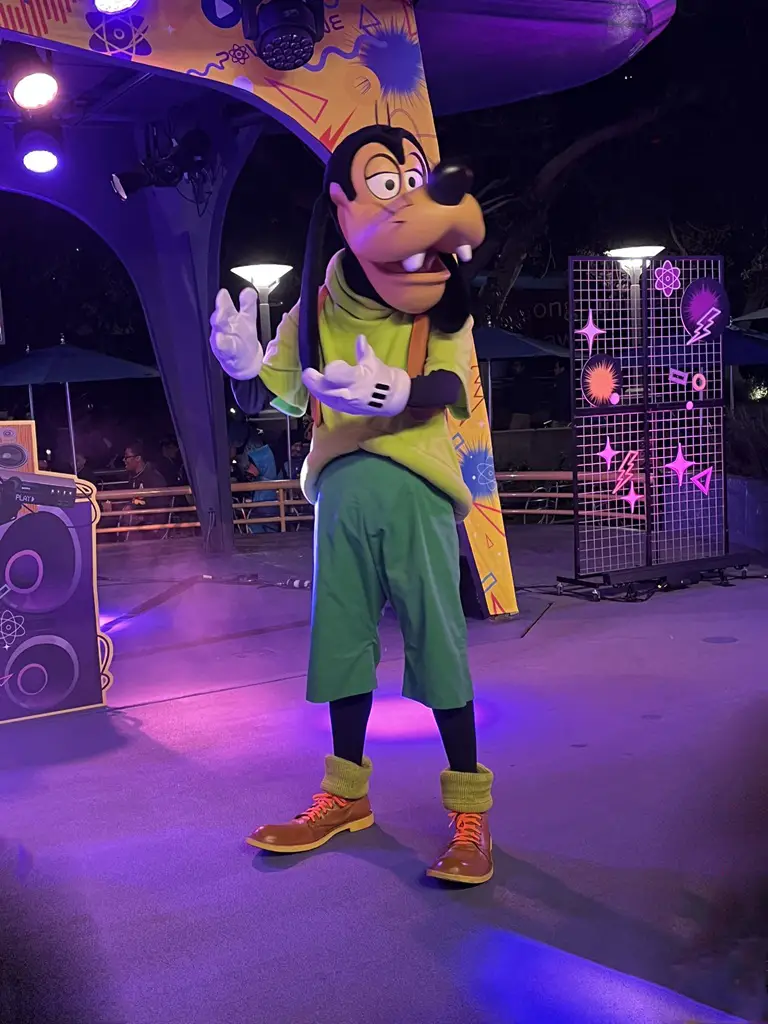 Disneyland After Dark 90s Nite A Goofy Movie Dance Party - Goofy