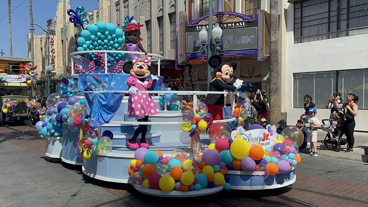 Disney Jr. Let’s Play! Parade with Mickey & Minnie Mouse