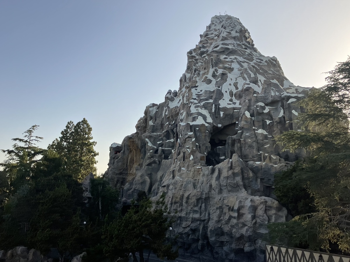 Know Before You Go The Disneyland Resort Edition - Matterhorn Bobsleds - 06.08.2025
