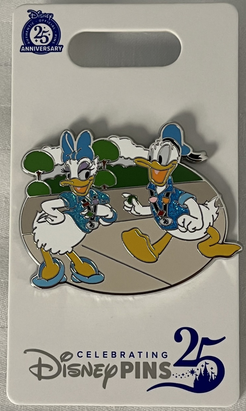 New Donald & Daisy Duck Disney Pin Trading Pin at Disney Parks