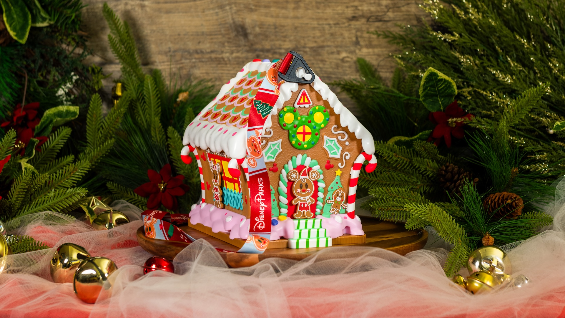 2025-DLR-Holiday-Foodie-Guide-Gingerbread-Bucket