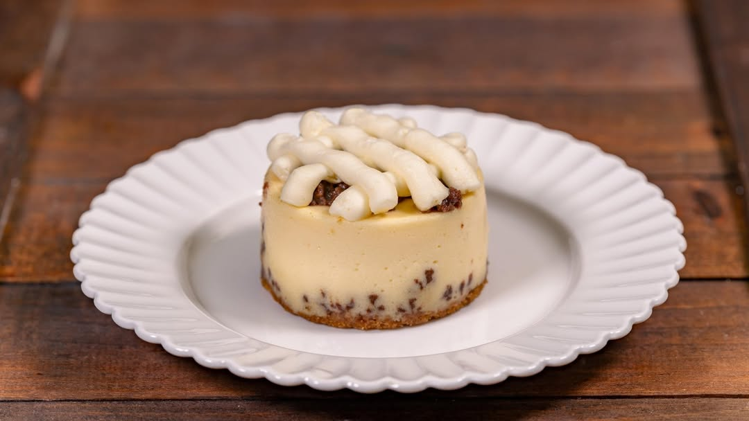 Cinnamon Roll Cheesecake