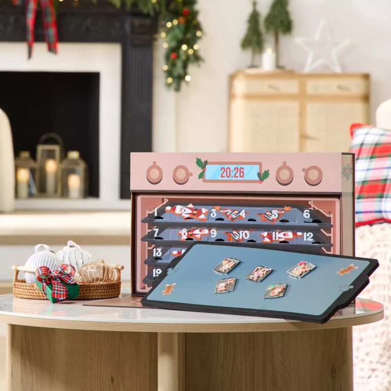 Disney Christmas Cookies 24-Day Advent Calendar Mystery Pin Set 2026 – Limited Edition Open Box